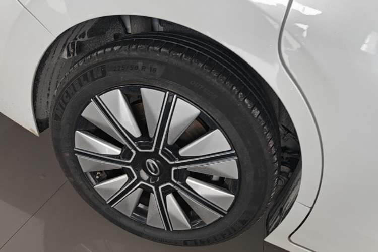 Used GAC Trumpchi E8 New Energy 2024 150km Longteng Glorious+ Right Rear Wheel Hub