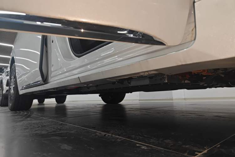 Used GAC Trumpchi E8 New Energy 2024 150km MAX+ Right Side Sill