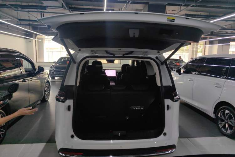 Used GAC Trumpchi E8 New Energy 2024 150km Longteng Starry Night Edition Trunk