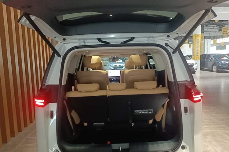 Used GAC Trumpchi E8 New Energy 2024 150km MAX Trunk