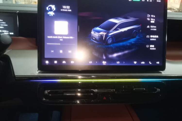 Used GAC Trumpchi E8 New Energy 2025 150km PRO+ Audio And AC Panel