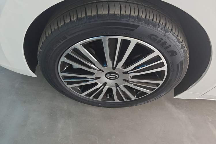 Used GAC Trumpchi E8 New Energy 2025 150km PRO+ Left Front Wheel Hub