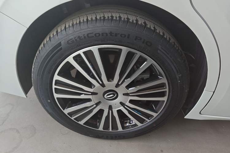 Used GAC Trumpchi E8 New Energy 2025 150km PRO+ Right Rear Wheel Hub