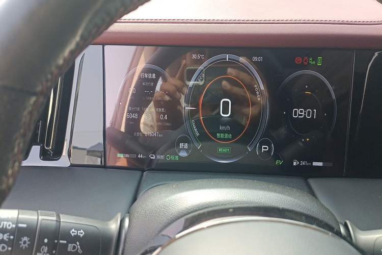 Used GAC Trumpchi E9 2023 E9 Master Model Odometer Close Up