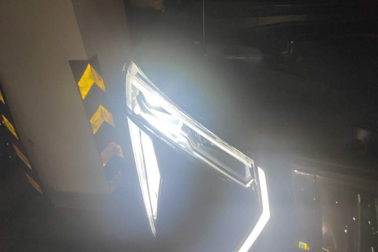 Used GAC Trumpchi E9 2023 E9 Master Model Right Front Headlight