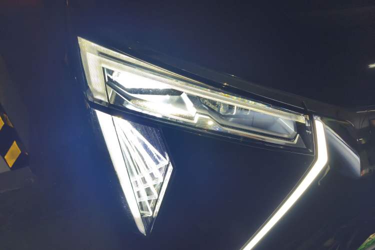 Used GAC Trumpchi E9 2023 E9 Master Model Right Front Headlight