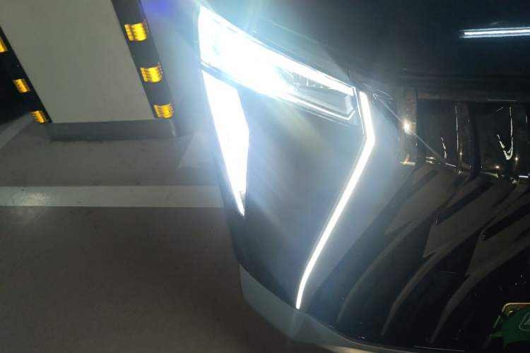 Used GAC Trumpchi E9 2023 E9 Master Model Right Front Headlight