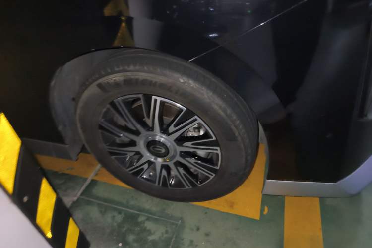 Used GAC Trumpchi E9 2023 E9 Master Model Right Front Wheel Hub