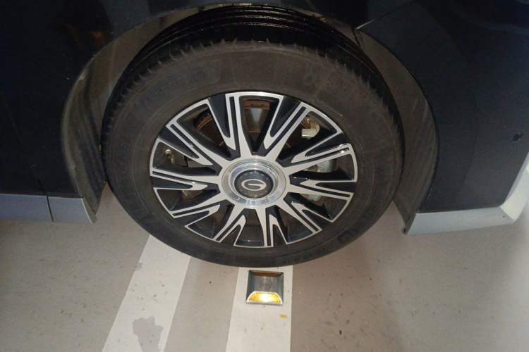 Used GAC Trumpchi E9 2023 E9 Master Model Right Front Wheel Hub