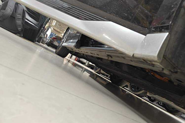 Used GAC Trumpchi E9 2023 E9 Championship Edition Right Side Sill