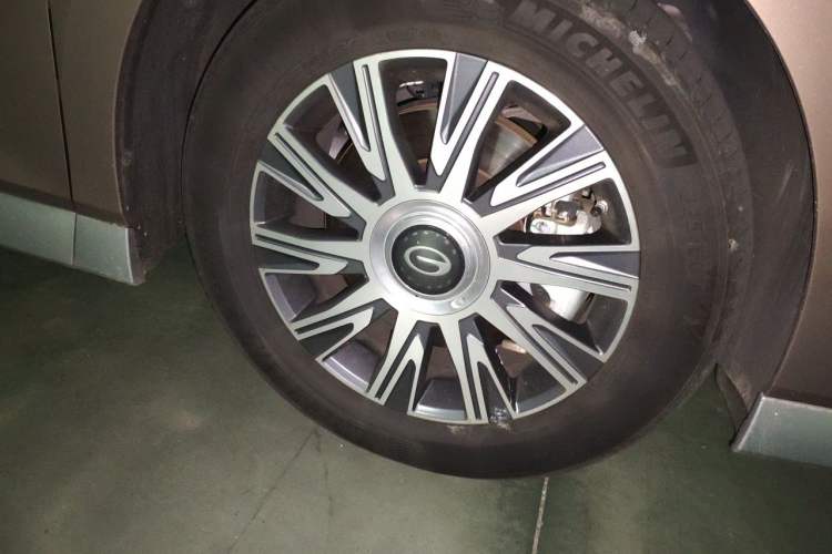Used GAC Trumpchi E9 2023 E9 Master Model Right Front Wheel Hub