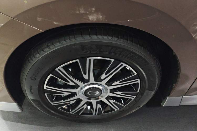 Used GAC Trumpchi E9 2023 E9 Master Model Left Front Wheel Hub
