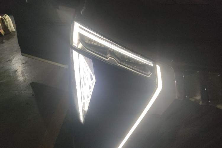 Used GAC Trumpchi E9 2023 E9 Master Model Right Front Headlight