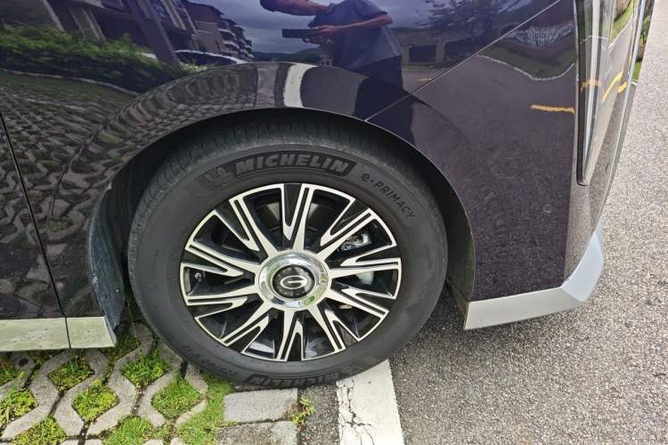 Used GAC Trumpchi E9 2023 E9 Master Model Right Front Wheel Hub