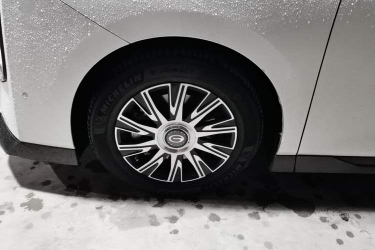 Used GAC Trumpchi E9 2023 E9 Master Model Left Front Wheel Hub