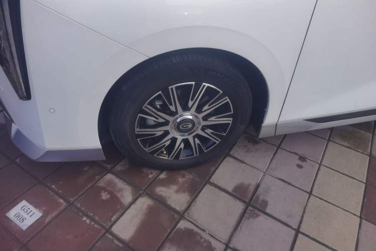 Used GAC Trumpchi E9 2023 E9 Master Model Left Front Wheel Hub
