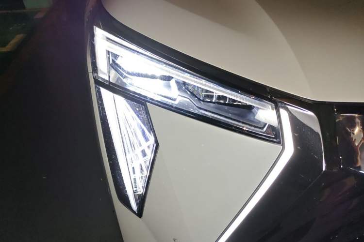 Used GAC Trumpchi E9 2023 E9 Master Model Right Front Headlight