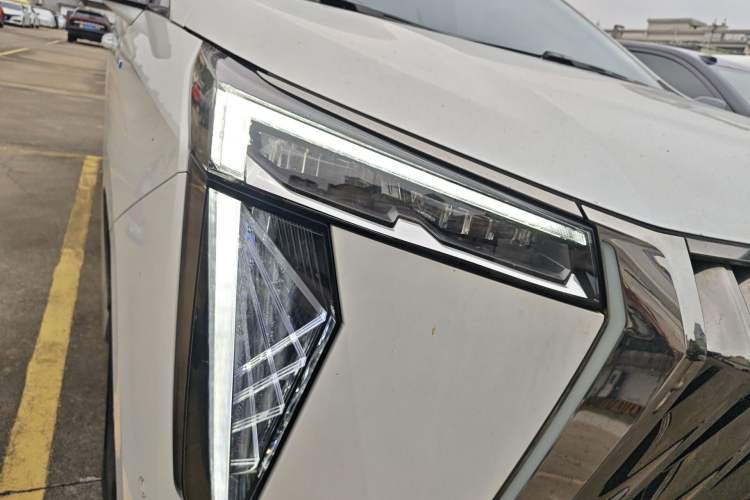 Used GAC Trumpchi E9 2023 E9 Master Model Right Front Headlight