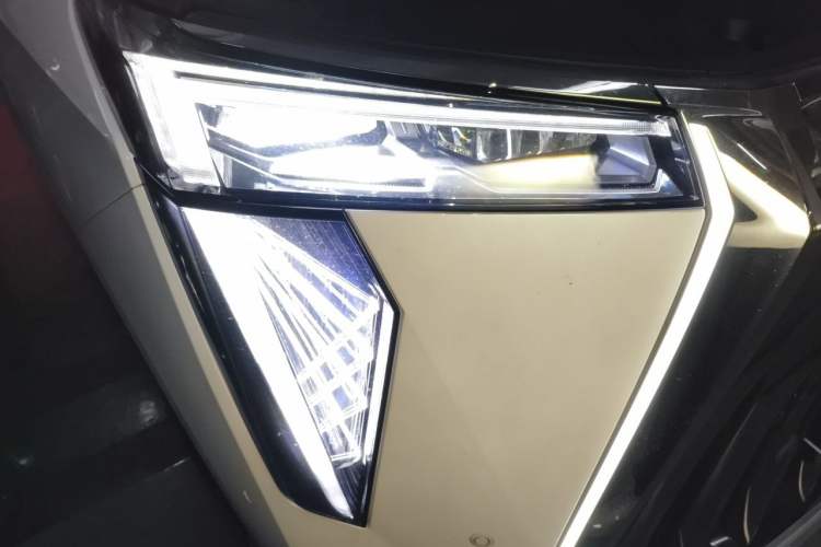 Used GAC Trumpchi E9 2023 E9 Master Model Right Front Headlight