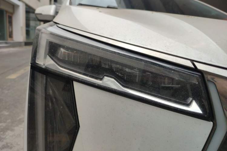 Used GAC Trumpchi E9 2023 E9 Master Model Right Front Headlight