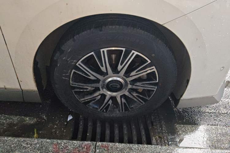 Used GAC Trumpchi E9 2023 E9 Master Model Right Front Wheel Hub