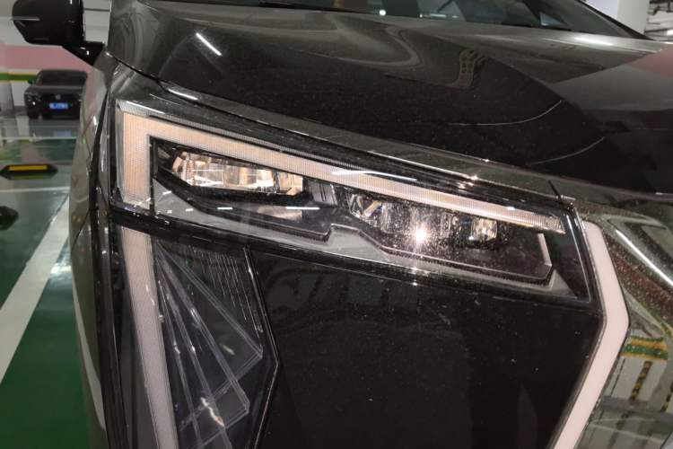 Used GAC Trumpchi E9 2024 E9 Deluxe Edition Right Front Headlight