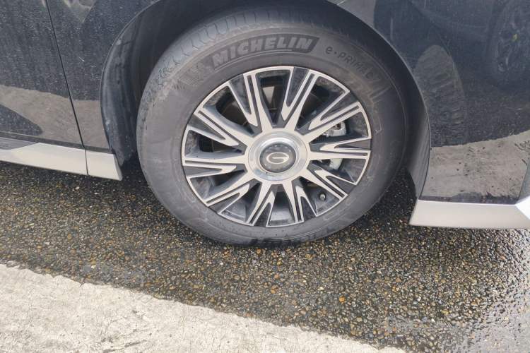 Used GAC Trumpchi E9 2024 E9 Deluxe Edition Right Front Wheel Hub