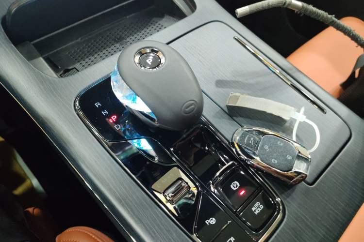 Used GAC Trumpchi E9 2025 E9 Superfast Charging – Master Series Gear Lever