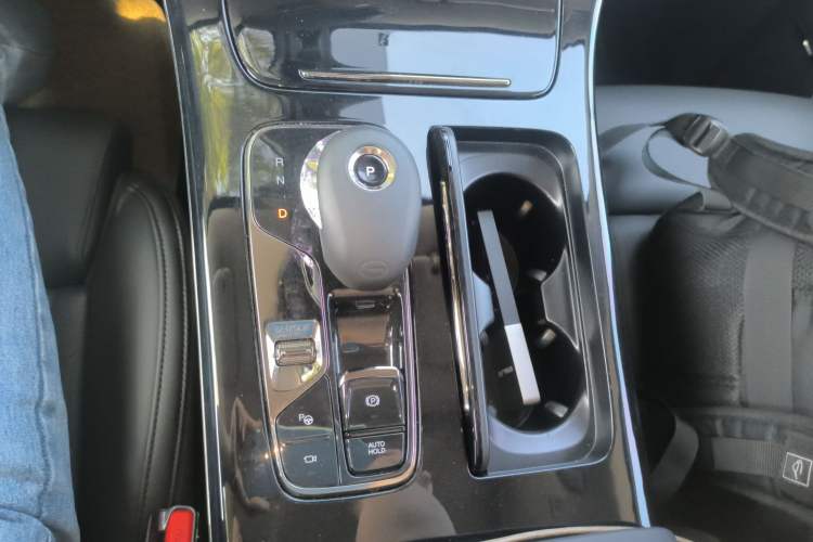 Used GAC Trumpchi E9 2025 E9 Superfast Charging – Master Series Gear Lever