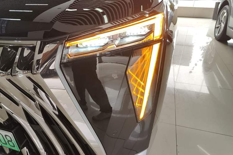 Used GAC Trumpchi E9 2025 E9 Superfast Charging Deluxe Edition Left Front Headlight