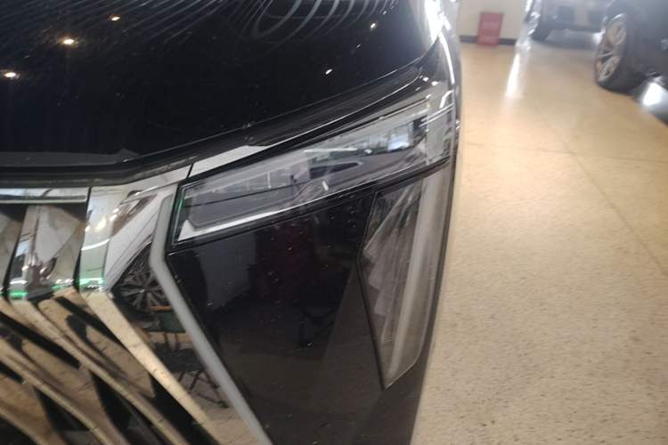 Used GAC Trumpchi E9 2025 E9 Superfast Charging – Master Series Left Front Headlight