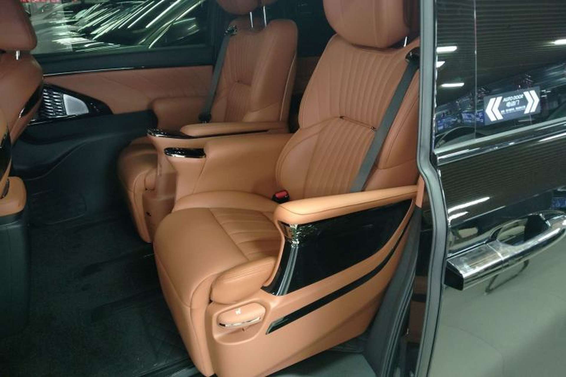 Used GAC Trumpchi E9 2025 E9 Superfast Charging Deluxe Edition Left Rear Seat