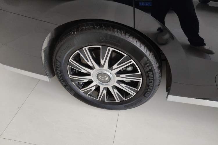 Used GAC Trumpchi E9 2025 E9 Superfast Charging Deluxe Edition Right Rear Wheel Hub