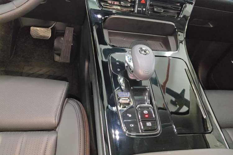 Used GAC Trumpchi E9 2025 E9 Superfast Charging – Master Series Gear Lever