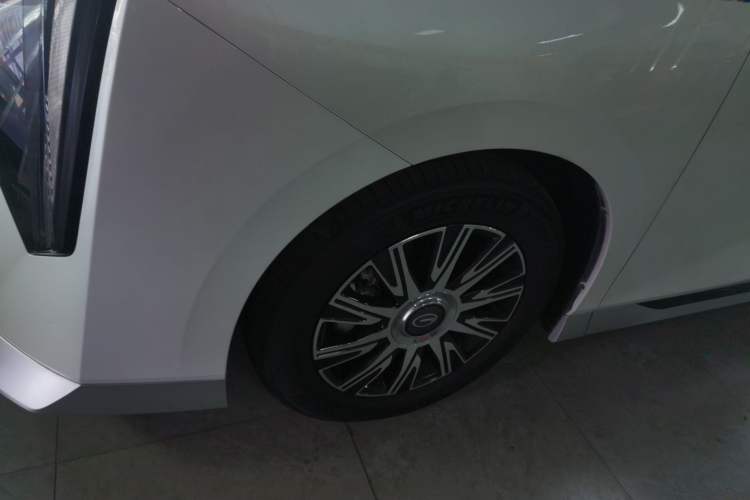 Used GAC Trumpchi E9 2025 E9 Superfast Charging Champion Left Front Wheel Hub