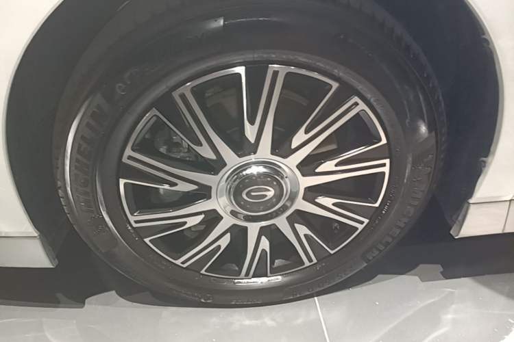 Used GAC Trumpchi E9 2025 E9 Superfast Charging Champion Left Front Wheel Hub