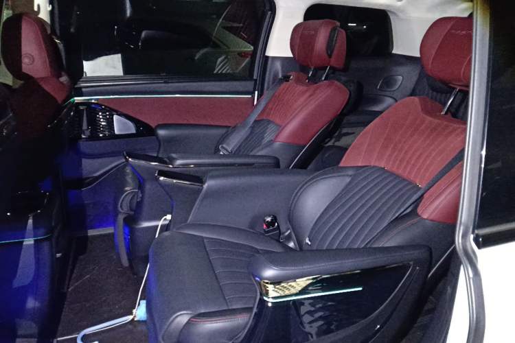 Used GAC Trumpchi E9 2025 E9 Superfast Charging Champion Left Rear Seat