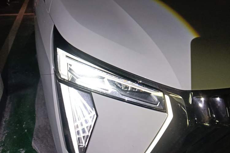 Used GAC Trumpchi E9 2025 E9 Superfast Charging Champion Right Front Headlight