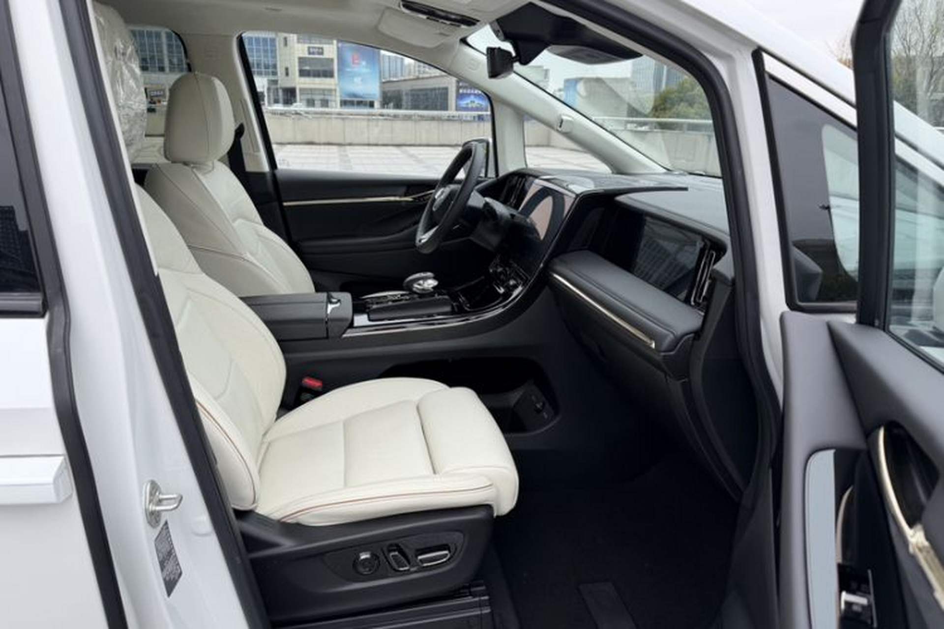 Used GAC Trumpchi E9 2025 E9 Superfast Charging – Master Series Right Front Seat