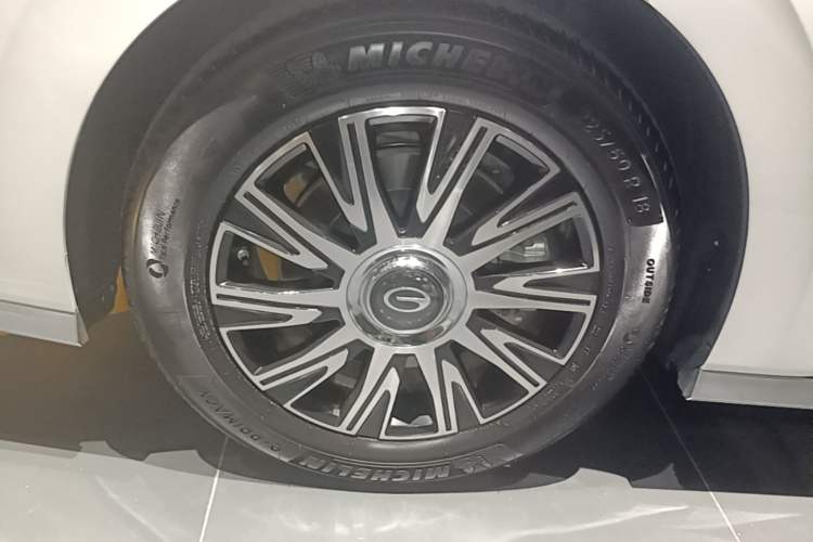 Used GAC Trumpchi E9 2025 E9 Superfast Charging Champion Right Rear Wheel Hub