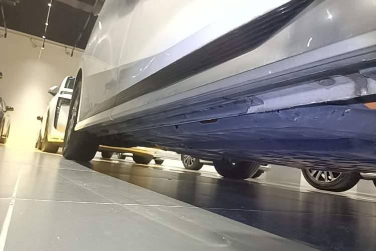 Used GAC Trumpchi E9 2025 E9 Superfast Charging Champion Right Side Sill