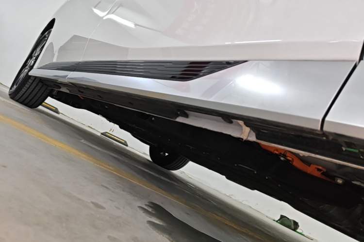 Used GAC Trumpchi E9 2025 E9 Superfast Charging – Master Series Right Side Sill