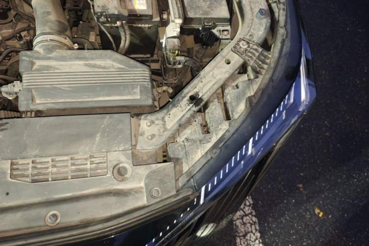 Used GAC Trumpchi EMKOO 2022 2.0T Neutron Star Max Edition Engine Bay Left