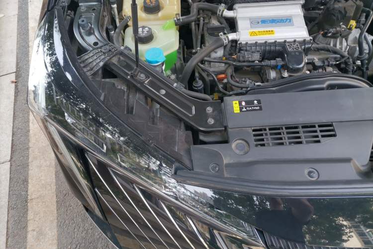 Used GAC Trumpchi EMKOO 2022 1.5T Supernova Pro Edition Engine Bay Right