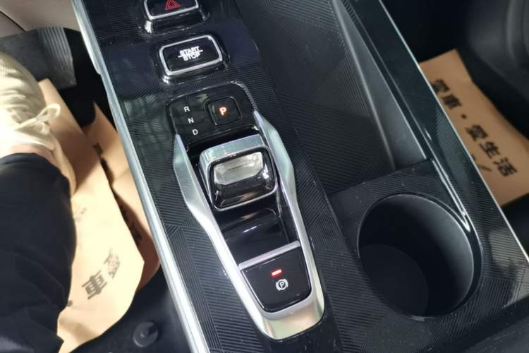 Used GAC Trumpchi EMKOO 2022 1.5T Supernova Pro Edition Gear Lever