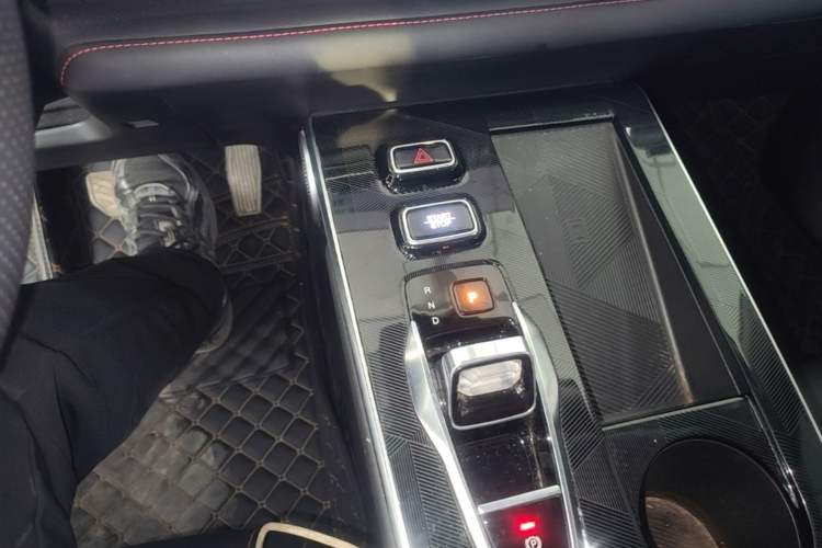 Used GAC Trumpchi EMKOO 2022 1.5T Supernova Pro Edition Gear Lever