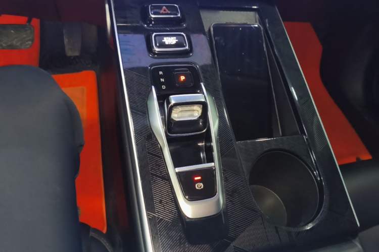 Used GAC Trumpchi EMKOO 2022 1.5T Supernova Pro Edition Gear Lever