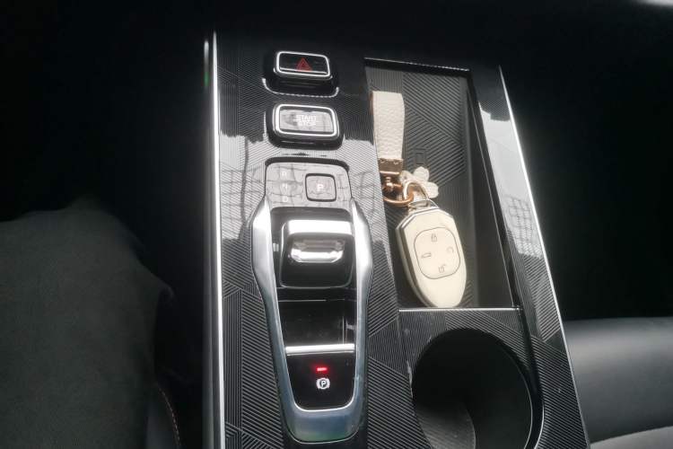 Used GAC Trumpchi EMKOO 2022 1.5T Supernova Pro Edition Gear Lever