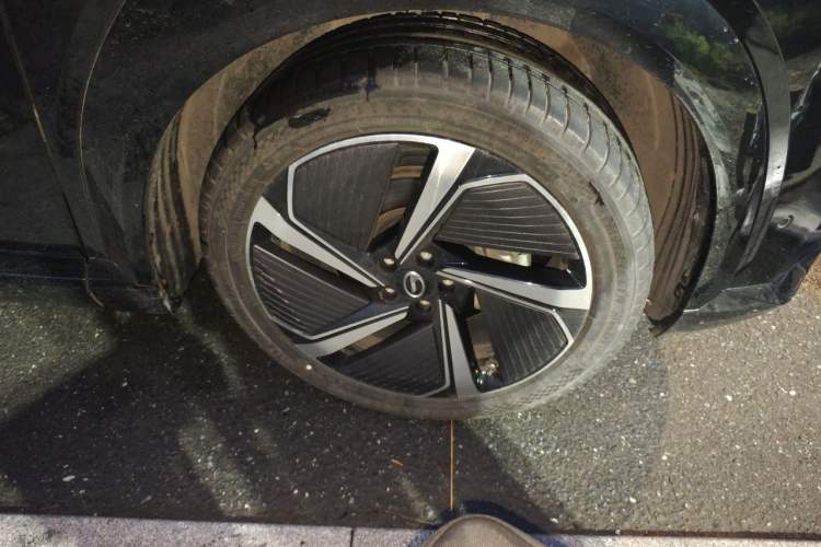 Used GAC Trumpchi EMKOO 2022 2.0T Neutron Star Max Edition Right Front Wheel Hub