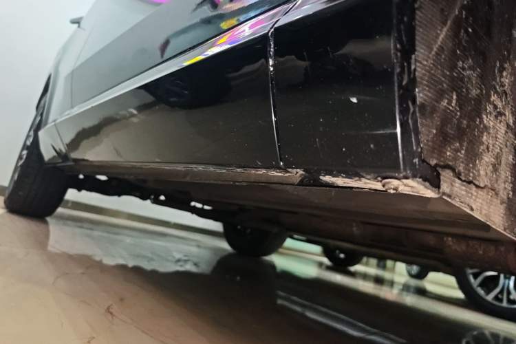 Used GAC Trumpchi EMKOO 2022 1.5T Supernova Pro Edition Right Side Sill